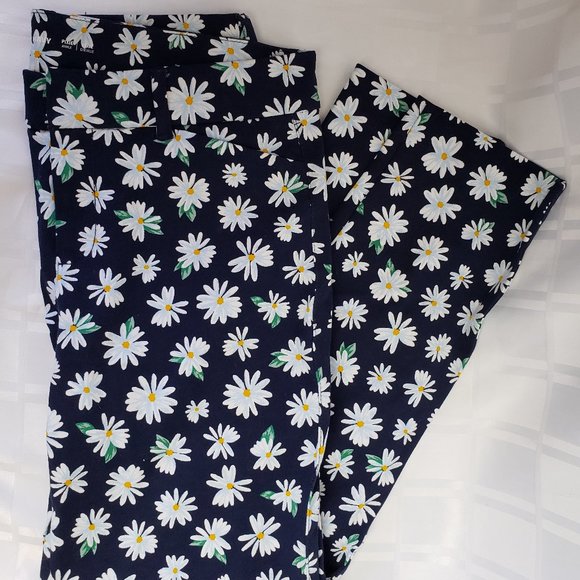 Women's Old Navy Pants ~ Size 8 - Picture 1 of 7